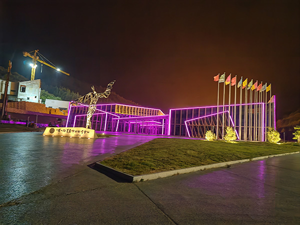 城市亮化是现代城市建设的重要组成部分,它不仅可以美化城市的夜景,还能提升城市的整体形象。随着科技的不断进步,城市亮化也得到了更多的关注和创新。本文将介绍一些关于城市亮化的创意和技术,帮助读者了解城市亮化的重要性以及如何进行镜铁区城市亮化的规划和实施。 城市亮化是现代城市建设的重要组成部分,它不仅可以美化城市的夜景,还能提升城市的整体形象。随着科技的不断进步,城市亮化也得到了更多的关注和创新。本文将介绍一些关于城市亮化的创意和技术,帮助读者了解镜铁区城市亮化的重要性以及如何进行镜铁区城市亮化的规划和实施。