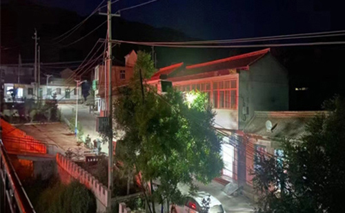 镜铁区太阳能路灯防雷接地做法详解